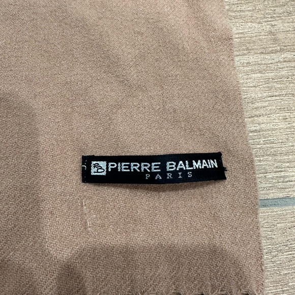 Pierre Balmain 100% Cashmere Scarf - Picture 2 of 2